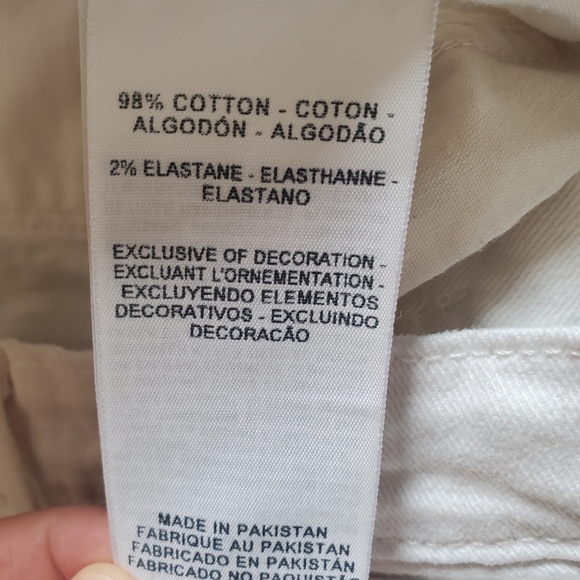 💥3 for $15💥 Denizen by Levi's white Capri pants - Picture 4 of 6